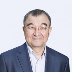 Портретный снимок врача, приём в городе Алматы