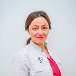 Портретный снимок врача, приём в городе Алматы