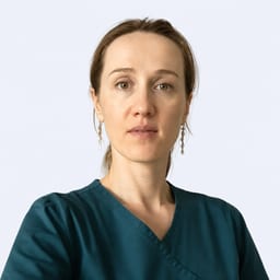Портретный снимок врача, приём в городе Астана