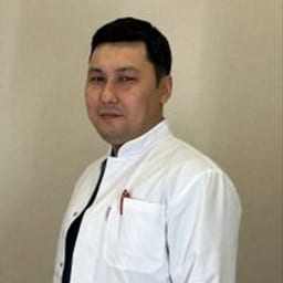 Портретный снимок врача, приём в городе Астана