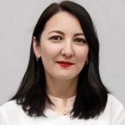 Портретный снимок врача, приём в городе Астана