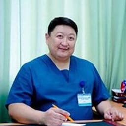 Портретный снимок врача, приём в городе Астана