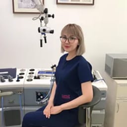 Портретный снимок врача, приём в городе Астана