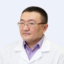 Портретный снимок врача, приём в городе Алматы