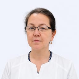 Портретный снимок врача, приём в городе Астана
