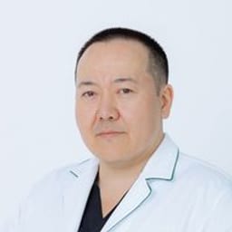 Портретный снимок врача, приём в городе Астана