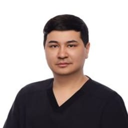 Портретный снимок врача, приём в городе Алматы