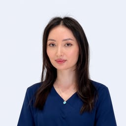 Портретный снимок врача, приём в городе Астана