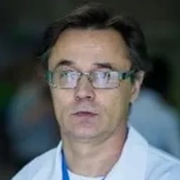 Портретный снимок врача, приём в городе Астана
