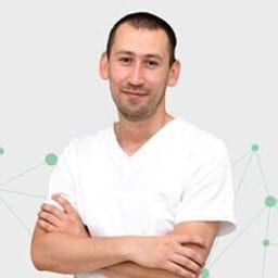 Портретный снимок врача, приём в городе Астана