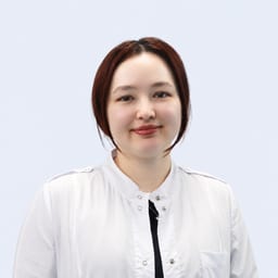 Портретный снимок врача, приём в городе Астана