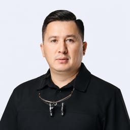 Портретный снимок врача, приём в городе Астана
