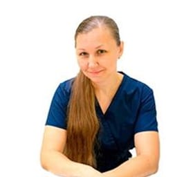 Портретный снимок врача, приём в городе Астана
