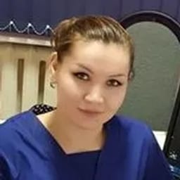 Портретный снимок врача, приём в городе Астана