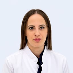 Портретный снимок врача, приём в городе Астана