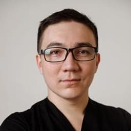 Портретный снимок врача, приём в городе Астана