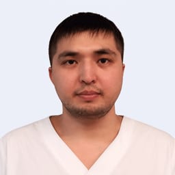 Портретный снимок врача, приём в городе Астана