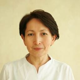 Портретный снимок врача, приём в городе Астана