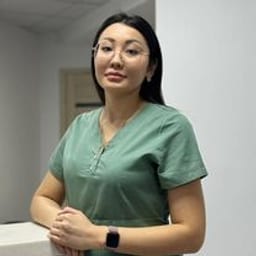 Портретный снимок врача, приём в городе Астана