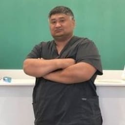 Портретный снимок врача, приём в городе Астана