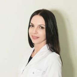 Портретный снимок врача, приём в городе Алматы