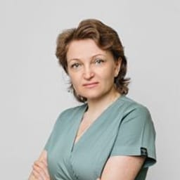 Портретный снимок врача, приём в городе Астана