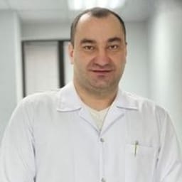 Портретный снимок врача, приём в городе Алматы
