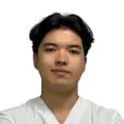 Портретный снимок врача, приём в городе Алматы