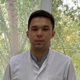 Портретный снимок врача, приём в городе Астана