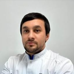 Портретный снимок врача, приём в городе Алматы