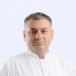 Портретный снимок врача, приём в городе Алматы