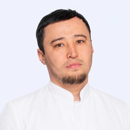 Портретный снимок врача, приём в городе Астана