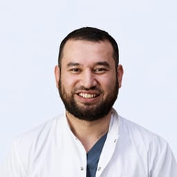 Портретный снимок врача, приём в городе Алматы