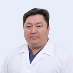 Портретный снимок врача, приём в городе Астана