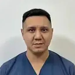 Портретный снимок врача, приём в городе Алматы