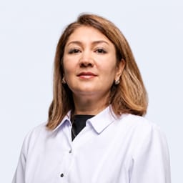 Портретный снимок врача, приём в городе Алматы
