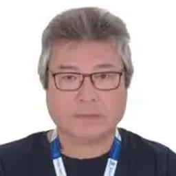 Портретный снимок врача, приём в городе Астана