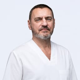 Портретный снимок врача, приём в городе Астана