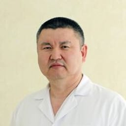 Портретный снимок врача, приём в городе Астана