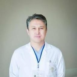 Портретный снимок врача, приём в городе Астана