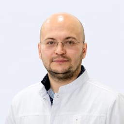 Портретный снимок врача, приём в городе Астана