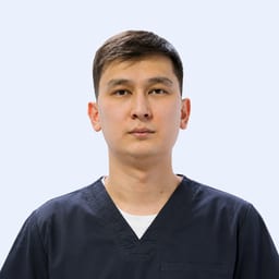 Портретный снимок врача, приём в городе Астана