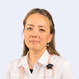 Портретный снимок врача, приём в городе Алматы