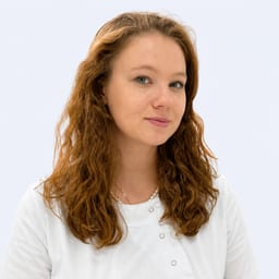 Портретный снимок врача, приём в городе Астана