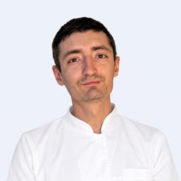 Портретный снимок врача, приём в городе Алматы