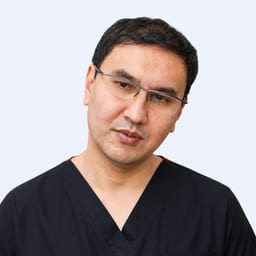 Портретный снимок врача, приём в городе Алматы