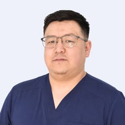 Портретный снимок врача, приём в городе Алматы
