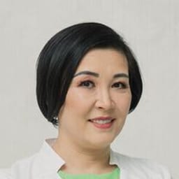 Портретный снимок врача, приём в городе Астана
