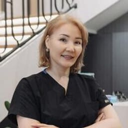 Портретный снимок врача, приём в городе Астана