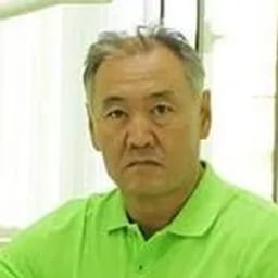 Портретный снимок врача, приём в городе Астана